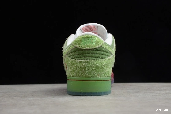 low"strawberry SB CW7093-601 cough" Dunk Nike 0108